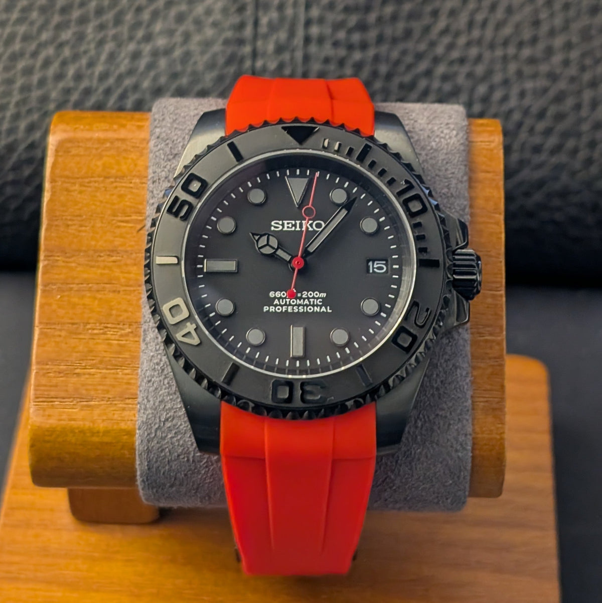 Dark Knight Redline – Automatic Seiko Mod